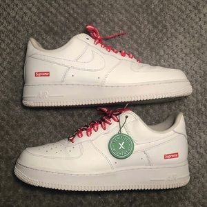 These are Nike x Supreme Air Force 1’s in a mens size 8.5. Stock X authenticated